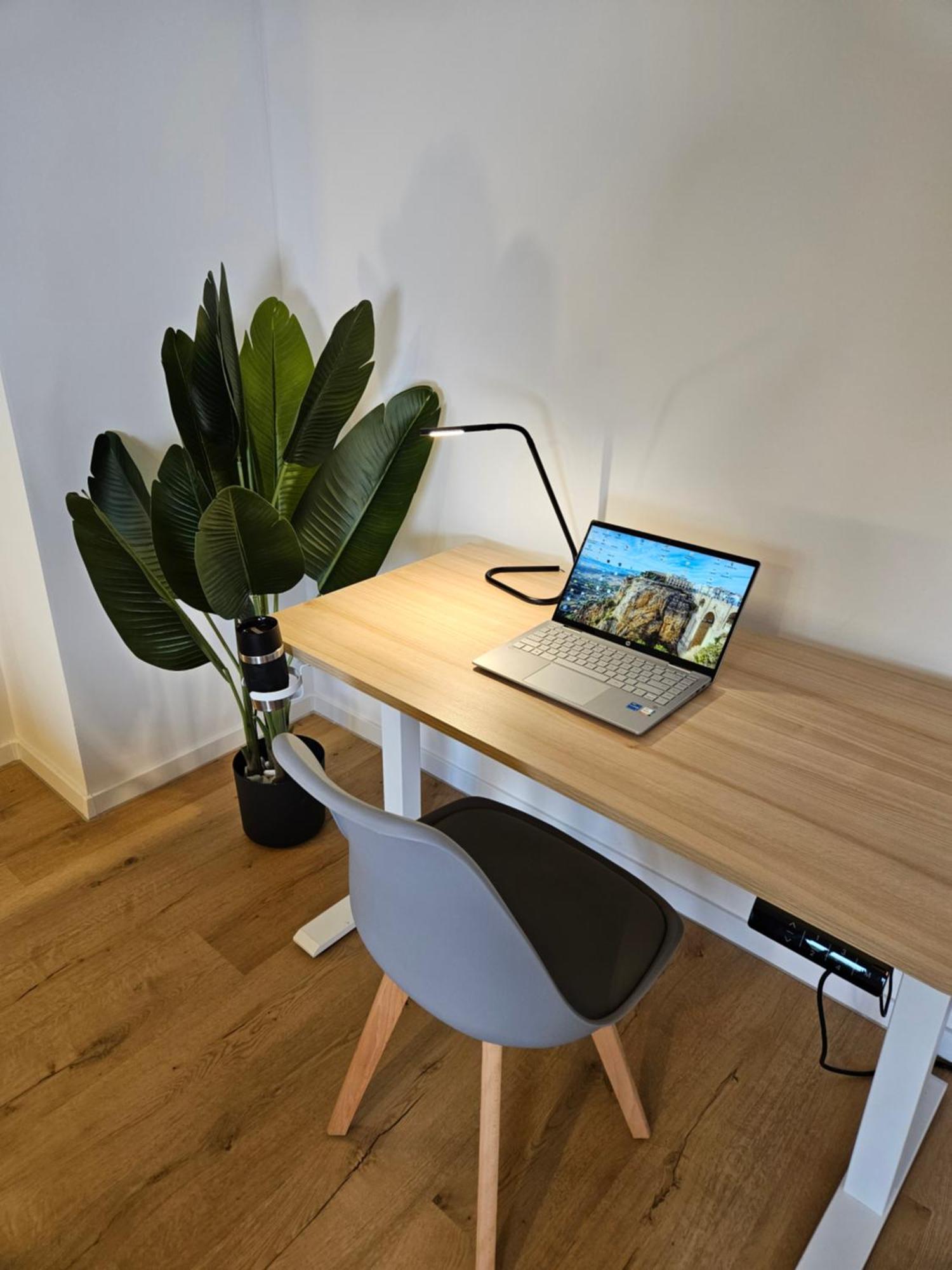 Modern Homes - Voll Ausgestatte Wohnung - Balkon - Hotelbetten - 4K Tv - Wlan Moers Eksteriør bilde