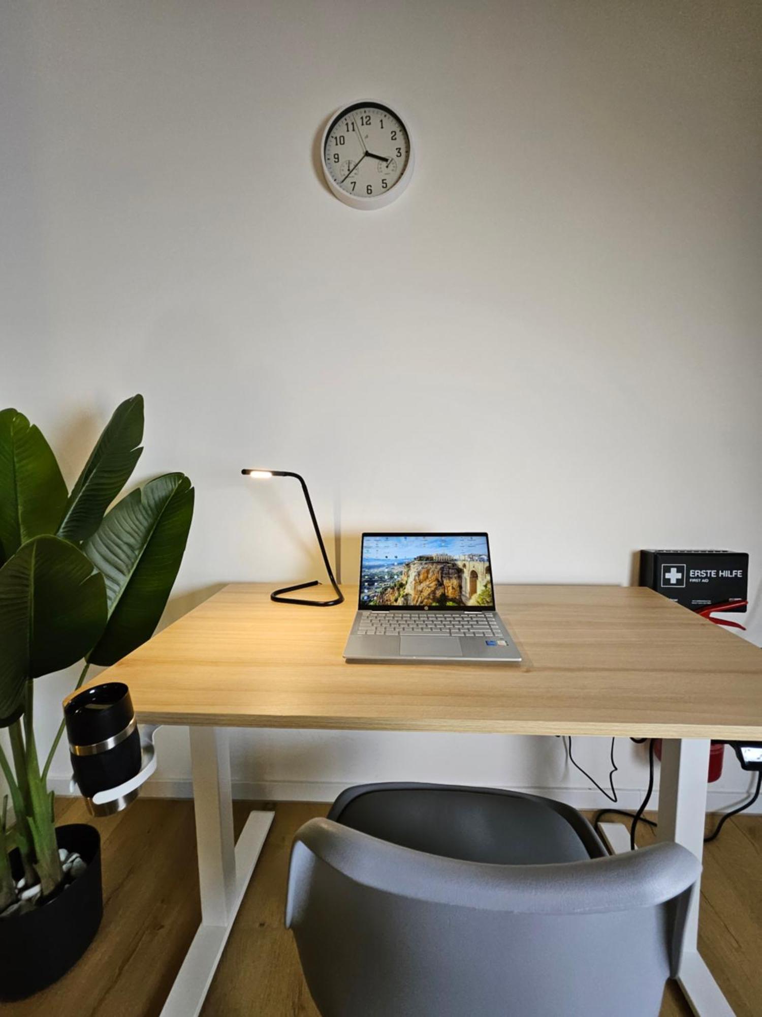 Modern Homes - Voll Ausgestatte Wohnung - Balkon - Hotelbetten - 4K Tv - Wlan Moers Eksteriør bilde