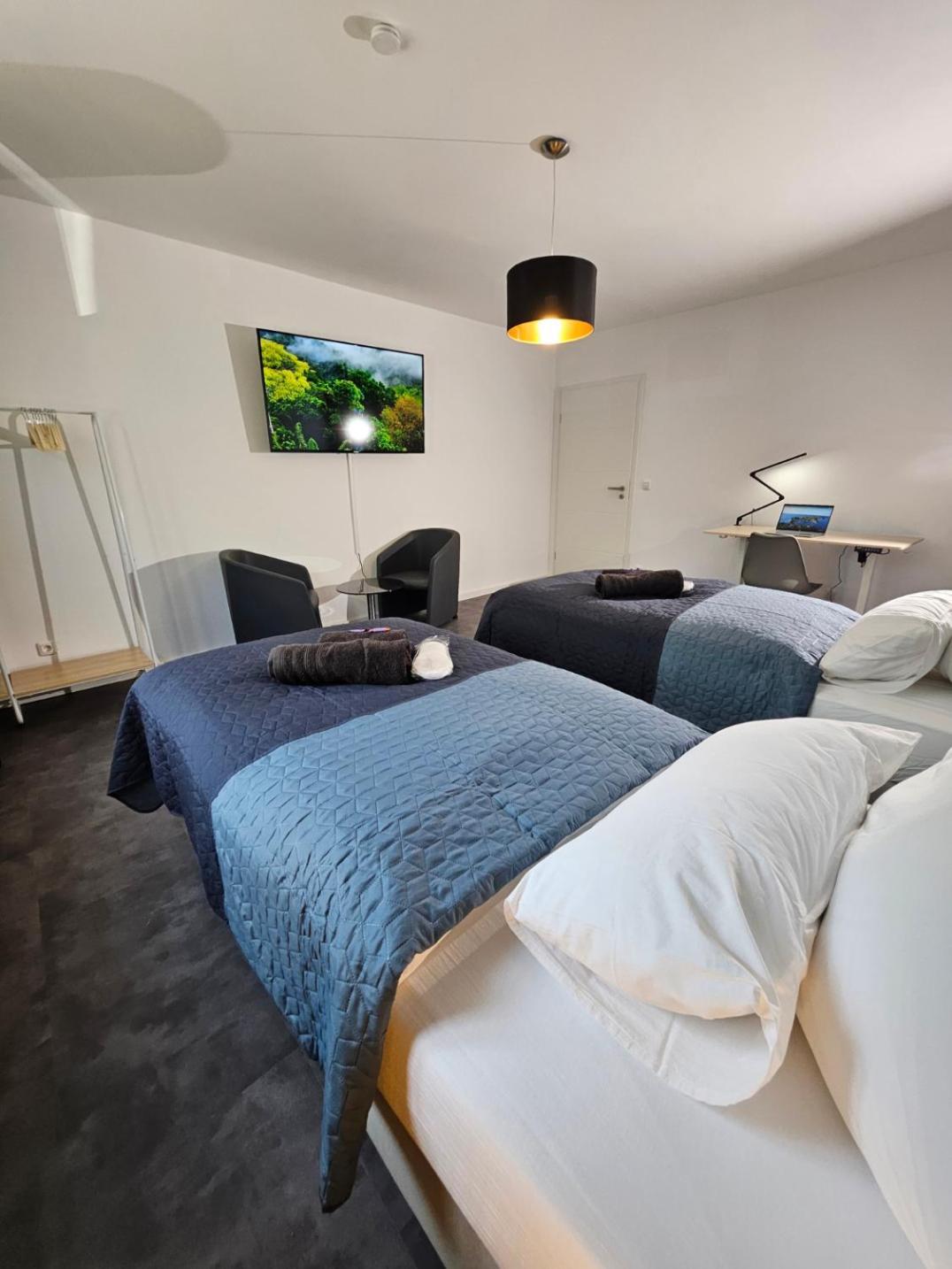Modern Homes - Voll Ausgestatte Wohnung - Balkon - Hotelbetten - 4K Tv - Wlan Moers Eksteriør bilde