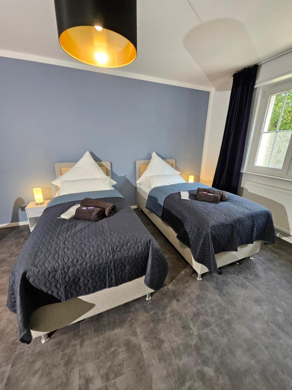 Modern Homes - Voll Ausgestatte Wohnung - Balkon - Hotelbetten - 4K Tv - Wlan Moers Eksteriør bilde